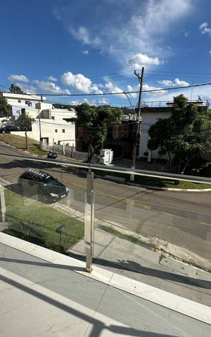 Casa de condomínio à venda com 252m², 5 quartos e 4 vagas Casa de condomínio à venda com 252m², 5 quartos e 4 vagasVaranda da Sala