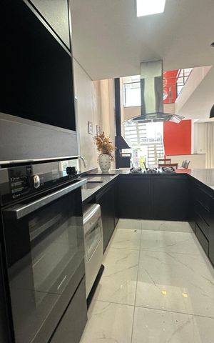 Casa de condomínio à venda com 252m², 5 quartos e 4 vagas Casa de condomínio à venda com 252m², 5 quartos e 4 vagasCozinha