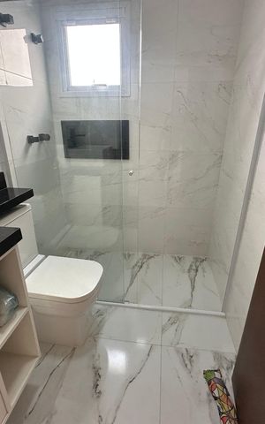 Casa de condomínio à venda com 252m², 5 quartos e 4 vagas Casa de condomínio à venda com 252m², 5 quartos e 4 vagasBanheiro social