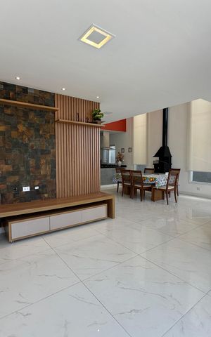 Casa de condomínio à venda com 252m², 5 quartos e 4 vagas Casa de condomínio à venda com 252m², 5 quartos e 4 vagasSala