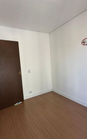 Casa de condomínio à venda com 252m², 5 quartos e 4 vagas Casa de condomínio à venda com 252m², 5 quartos e 4 vagasQuarto 2
