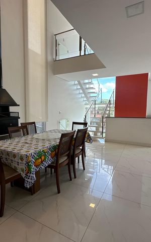 Casa de condomínio à venda com 252m², 5 quartos e 4 vagas Casa de condomínio à venda com 252m², 5 quartos e 4 vagasSala de Jantar