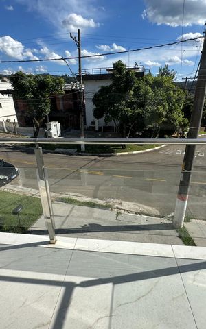 Casa de condomínio à venda com 252m², 5 quartos e 4 vagas Casa de condomínio à venda com 252m², 5 quartos e 4 vagasVaranda da Sala
