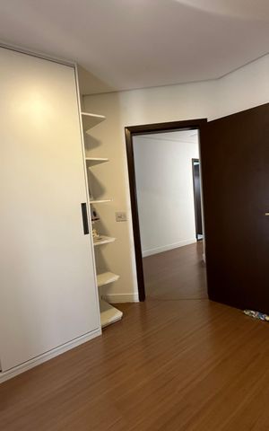 Casa de condomínio à venda com 252m², 5 quartos e 4 vagas Casa de condomínio à venda com 252m², 5 quartos e 4 vagasQuarto 2