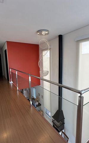 Casa de condomínio à venda com 252m², 5 quartos e 4 vagas Casa de condomínio à venda com 252m², 5 quartos e 4 vagasCorredor