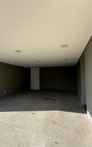Casa de condomínio à venda com 252m², 5 quartos e 4 vagas Casa de condomínio à venda com 252m², 5 quartos e 4 vagasGaragem