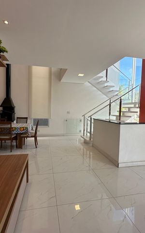 Casa de condomínio à venda com 252m², 5 quartos e 4 vagas Casa de condomínio à venda com 252m², 5 quartos e 4 vagasSala
