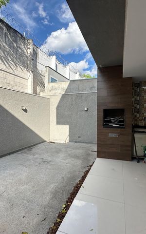 Casa de condomínio à venda com 252m², 5 quartos e 4 vagas Casa de condomínio à venda com 252m², 5 quartos e 4 vagasChurrasqueira