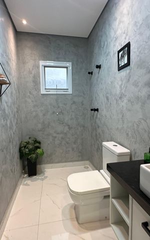 Casa de condomínio à venda com 252m², 5 quartos e 4 vagas Casa de condomínio à venda com 252m², 5 quartos e 4 vagasBanheiro social 2