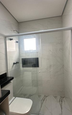 Casa de condomínio à venda com 252m², 5 quartos e 4 vagas Casa de condomínio à venda com 252m², 5 quartos e 4 vagasBanheiro social