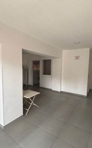 Casa à venda com 54m², 2 quartos e 1 vaga Casa à venda com 54m², 2 quartos e 1 vagaÁrea comum - Salão de festas
