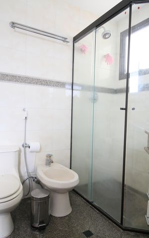 Apartamento à venda com 225m², 4 quartos e 4 vagasBanheiro 