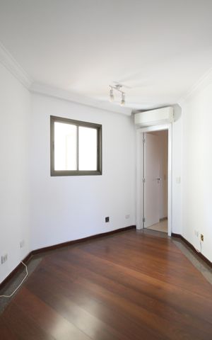 Apartamento à venda com 225m², 4 quartos e 4 vagasCorredor 