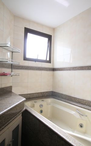 Apartamento à venda com 225m², 4 quartos e 4 vagasBanheiro 