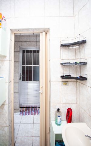Casa à venda com 180m², 3 quartos e 1 vagaBanheiro 2 Casa 1