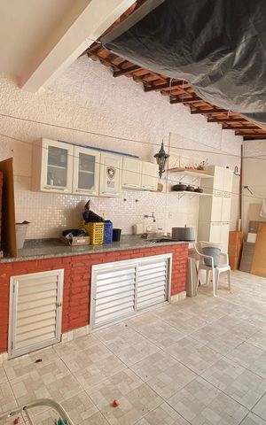 Casa à venda com 200m², 3 quartos e 2 vagas