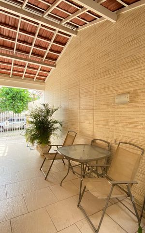 Casa à venda com 200m², 3 quartos e 2 vagas
