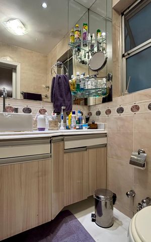 Apartamento à venda com 176m², 3 quartos e 1 vaga Apartamento à venda com 176m², 3 quartos e 1 vagaSuíte - banheiro