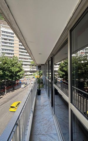Apartamento à venda com 176m², 3 quartos e 1 vaga Apartamento à venda com 176m², 3 quartos e 1 vagaVaranda da sala
