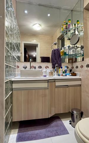 Apartamento à venda com 176m², 3 quartos e 1 vaga Apartamento à venda com 176m², 3 quartos e 1 vagaSuíte - banheiro