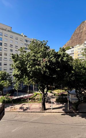Apartamento à venda com 176m², 3 quartos e 1 vaga Apartamento à venda com 176m², 3 quartos e 1 vagaVaranda da sala - vista livre