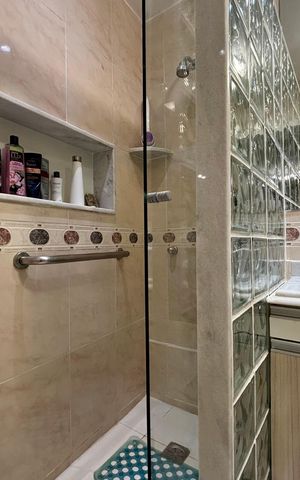 Apartamento à venda com 176m², 3 quartos e 1 vaga Apartamento à venda com 176m², 3 quartos e 1 vagaSuíte - banheiro