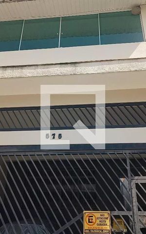 Casa à venda com 270m², 4 quartos e 2 vagas Casa à venda com 270m², 4 quartos e 2 vagasFachada