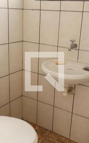 Casa à venda com 270m², 4 quartos e 2 vagas Casa à venda com 270m², 4 quartos e 2 vagasBanheiro social