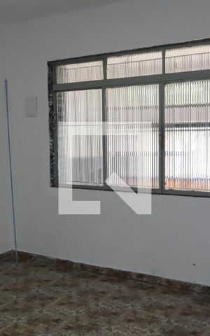 Casa à venda com 270m², 4 quartos e 2 vagas Casa à venda com 270m², 4 quartos e 2 vagasSala