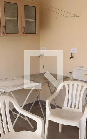 Casa à venda com 270m², 4 quartos e 2 vagas Casa à venda com 270m², 4 quartos e 2 vagasÁrea comum