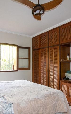 Casa à venda com 430m², 4 quartos e 4 vagas Casa à venda com 430m², 4 quartos e 4 vagasSuite