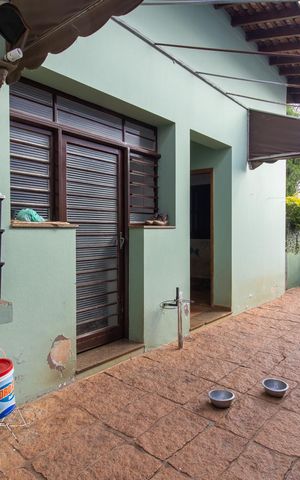 Casa à venda com 430m², 4 quartos e 4 vagas Casa à venda com 430m², 4 quartos e 4 vagasÁrea de Serviço