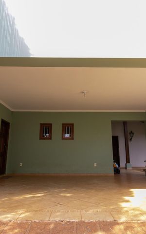 Casa à venda com 430m², 4 quartos e 4 vagas Casa à venda com 430m², 4 quartos e 4 vagasGaragem