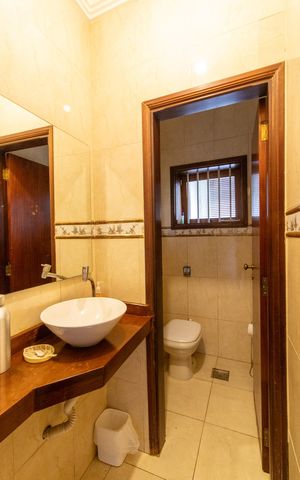 Casa à venda com 430m², 4 quartos e 4 vagas Casa à venda com 430m², 4 quartos e 4 vagasLavabo