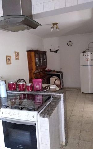 Casa à venda com 260m², 2 quartos e 4 vagas Casa à venda com 260m², 2 quartos e 4 vagasCozinha