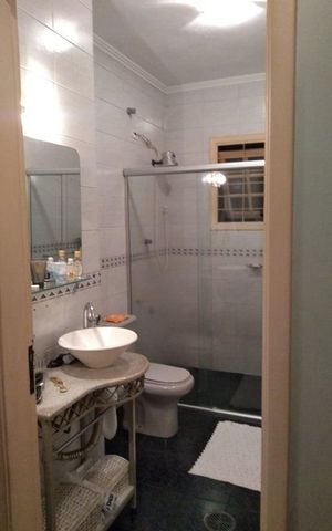 Casa à venda com 260m², 2 quartos e 4 vagas Casa à venda com 260m², 2 quartos e 4 vagasBanheiro
