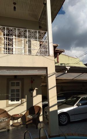 Casa à venda com 260m², 2 quartos e 4 vagas Casa à venda com 260m², 2 quartos e 4 vagasGaragem
