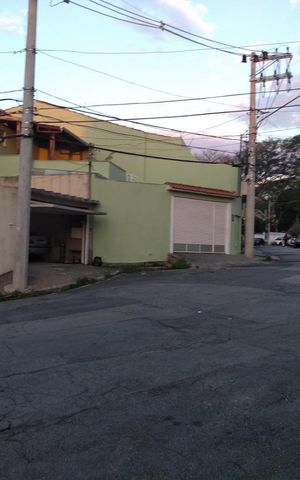 Casa à venda com 260m², 2 quartos e 4 vagas Casa à venda com 260m², 2 quartos e 4 vagasFachada