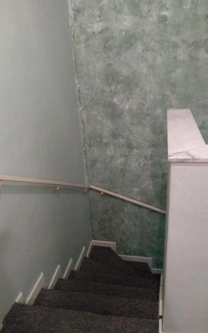 Casa à venda com 260m², 2 quartos e 4 vagas Casa à venda com 260m², 2 quartos e 4 vagasEscada