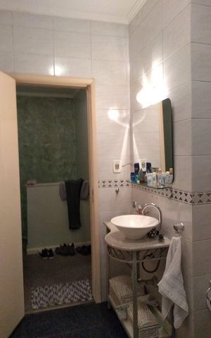 Casa à venda com 260m², 2 quartos e 4 vagas Casa à venda com 260m², 2 quartos e 4 vagasBanheiro