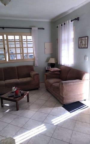 Casa à venda com 260m², 2 quartos e 4 vagas Casa à venda com 260m², 2 quartos e 4 vagasSala