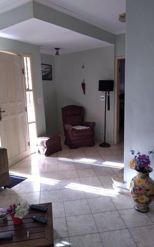 Casa à venda com 260m², 2 quartos e 4 vagas Casa à venda com 260m², 2 quartos e 4 vagasSala