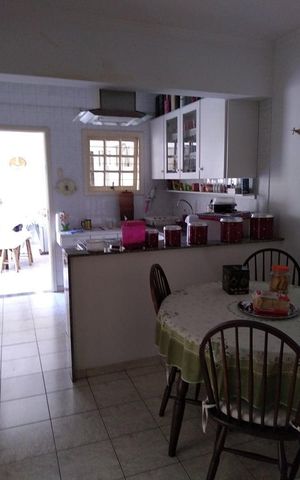 Casa à venda com 260m², 2 quartos e 4 vagas Casa à venda com 260m², 2 quartos e 4 vagasCozinha