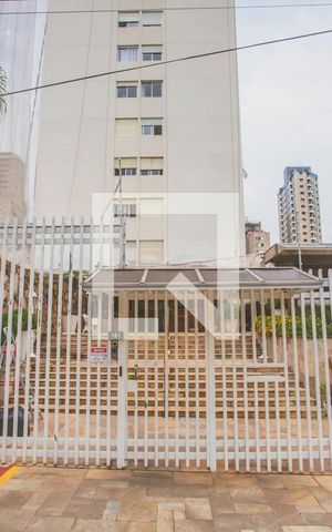 Apartamento à venda com 112m², 3 quartos e 1 vaga Apartamento à venda com 112m², 3 quartos e 1 vagaFachada e portaria