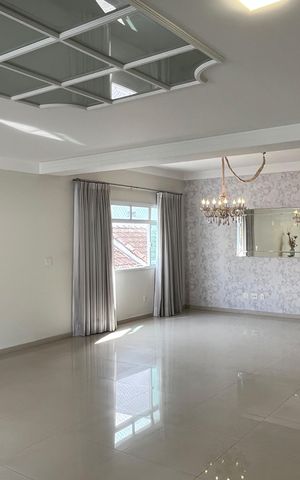 Casa para alugar com 287m², 5 quartos e 2 vagas Casa para alugar com 287m², 5 quartos e 2 vagasSala