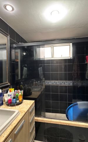 Apartamento à venda com 220m², 4 quartos e 2 vagas Apartamento à venda com 220m², 4 quartos e 2 vagasBanheiro da Suíte