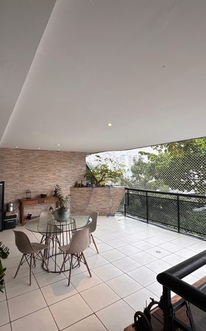 Apartamento à venda com 220m², 4 quartos e 2 vagas Apartamento à venda com 220m², 4 quartos e 2 vagasVaranda da Sala