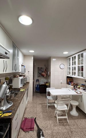 Apartamento à venda com 220m², 4 quartos e 2 vagas Apartamento à venda com 220m², 4 quartos e 2 vagasCozinha