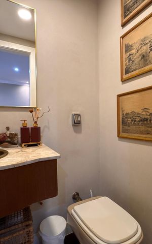 Apartamento à venda com 220m², 4 quartos e 2 vagas Apartamento à venda com 220m², 4 quartos e 2 vagasLavabo