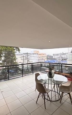 Apartamento à venda com 220m², 4 quartos e 2 vagas Apartamento à venda com 220m², 4 quartos e 2 vagasVaranda da Sala